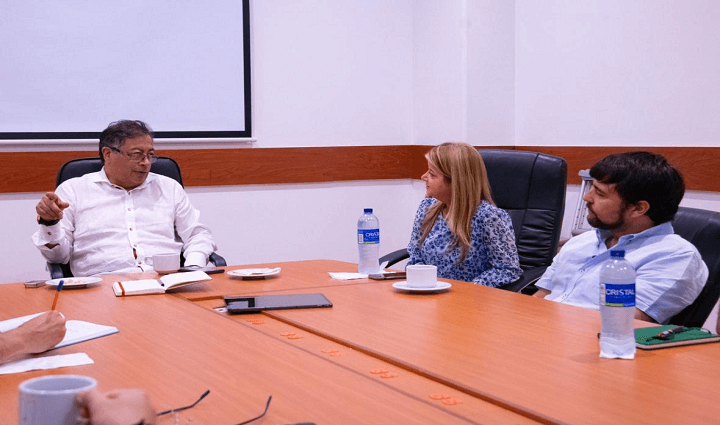 Radio Viva Fenix